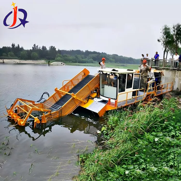 Dgħajsa tal-Qtugħ Ġjaċint U Duckweed